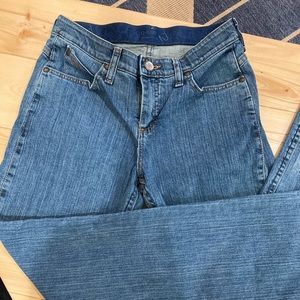 No gap waist jeans.